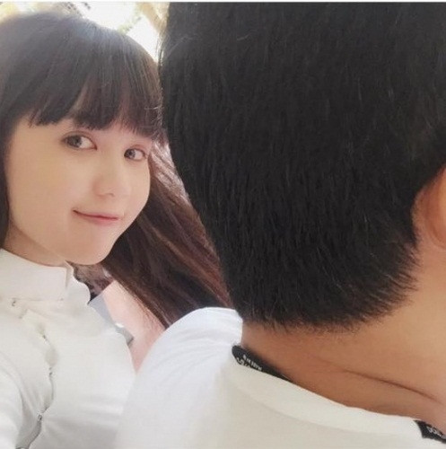 Theo người mẫu nội y, bạn trai chính là người đã chu cấp tài chính, thường xuyên tặng cô những món đồ đắt tiền và là người rất chung thủy, ngay cả khi Ngọc Trinh vướng nhiều scandal, anh vẫn ở bên cô.