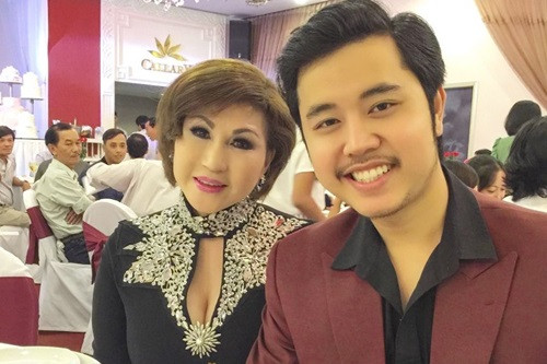 Cặp đôi chênh nhau hơn 20 tuổi này đã có hơn 3 năm mặn nồng bên nhau. Bồ đại gia của Vũ Hoàng Việt là triệu phú ngành công nghiệp thời trang ở Hollywood, hiện đứng vị trí 500 trong CLB triệu phú Mỹ.