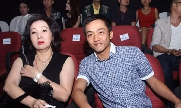 Cũng như nhiều đại gia Việt là chồng các bóng hồng đình đám showbiz, Quốc Cường có xuất thân "khủng". Anh là con trai của bà Nguyễn Thị Như Loan, một trong những người phụ nữ giàu có của Việt Nam với tài sản hàng trăm tỷ.