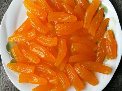 Khoai lang sâm dẻo, ngọt, củ nhỏ được chế biến thành mứt Tết khá lạ miệng với khách hàng, nhất là những người ở ngoài Bắc. Chúng được rao bán với giá từ 35.000 - 40.000 đồng/hộp.