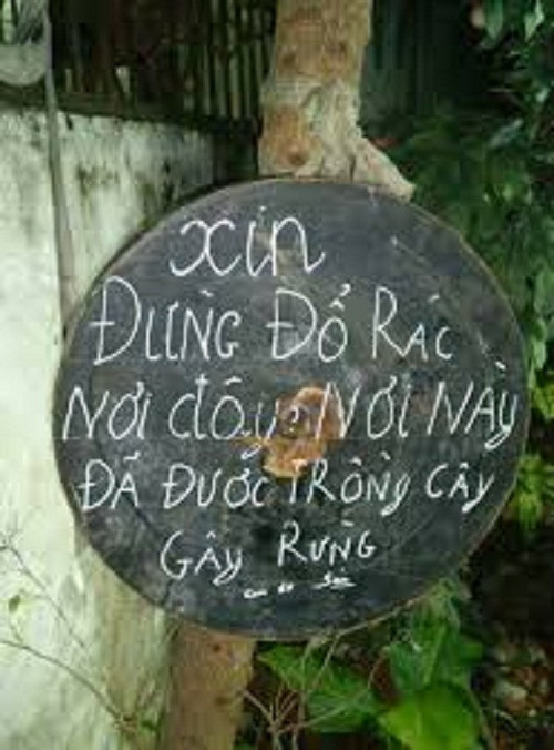 Nhắc nhở không đổ rác bừa bãi được viết khá vần.