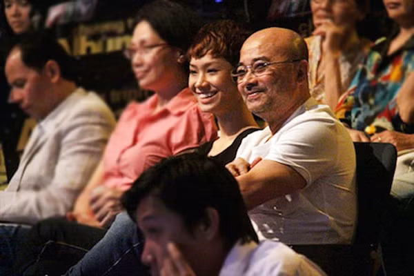 Liên tiếp các người đẹp khiến đại gia Hà Dũng "rung rinh". Trong đó, có thời gian, Hà Dũng vướng tình với Trà My, khi cô đang thi cuộc thi Vietnam Idol 2007.