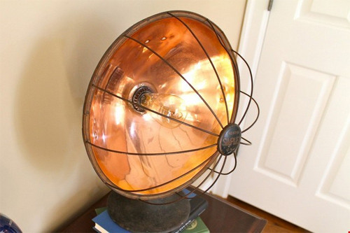 Theo khuyến cáo của nhà sản xuất, để đảm bảo hoạt động hiệu quả của quạt sưởi, tránh chói mắt và khô da, khoảng cách từ người đến quạt sưởi nên từ 1,5m.