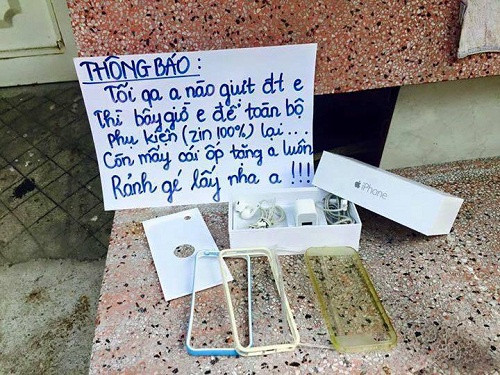 Một tấm biển thông báo hài hước, có 1-0-2 của khổ chủ vừa bị giật điện thoại.
