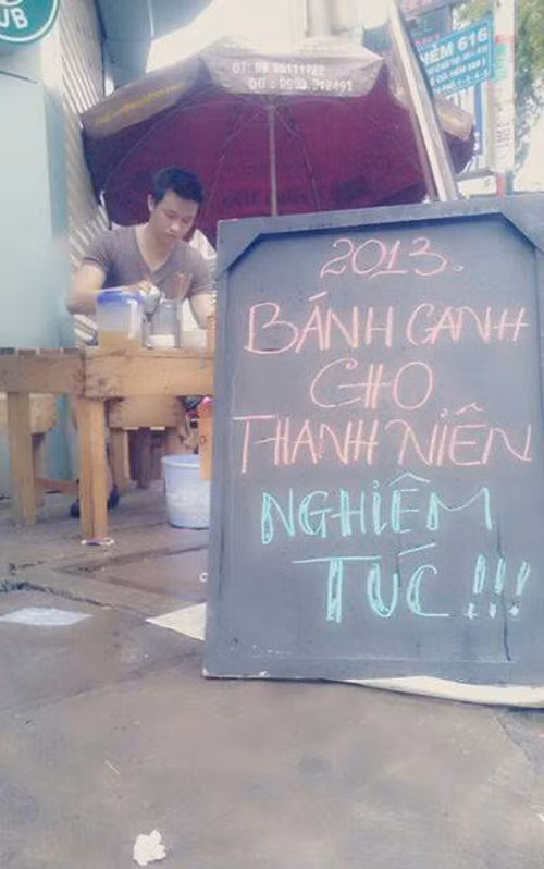 Một quán bánh gây sự chú ý khi đặt biển quảng cáo phục vụ cho khách "nghiêm túc".