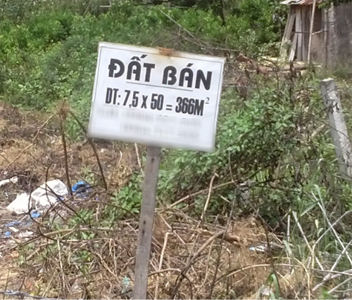 Không hiểu chủ nhân tấm biển này thực hiện phép nhân thế nào để có kết quả "không thể tin nổi" như vậy.