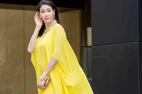 Hoa hậu Hà Kiều Anh là một trong những đại gia có tiếng. Cô sống trong căn biệt thự vườn rộng 500m2, tọa lạc ở khu biệt thự quận 2, TP HCM. Theo giới chuyên gia, nếu tính cả giá đất, chi phí xây dựng và nội thất thì giá trị căn biệt thự của Hà Kiều Anh lên tới… 400 tỷ đồng, tương đương 20 triệu USD.