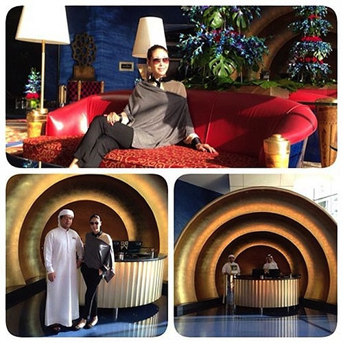 Cuộc sống giàu có, Hà Kiều Anh thường xuyên đi ra nước ngoài. Cô từng nghỉ dưỡng ở khách sạn 7 sao tại Dubai.