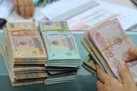 Trung bình, mức thưởng Tết năm 2016 của các công ty, doanh nghiệp là một tháng lương của người lao động.