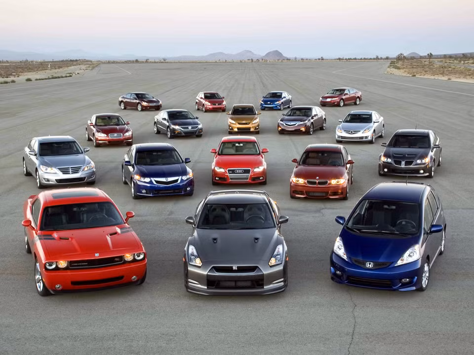 Để tránh tình trạng xe thuê Tết cuối năm bị "cháy" hàng, bạn nên tham khảo giá và đặt lịch với nhà xe ít nhất nửa tháng trước Tết. Khi thuê, ngoài quan tâm về giá, bạn nên kiểm tra xe tốt, an toàn để chuyến đi xa được suôn sẻ, nếu vì tiết kiệm thuê chiếc xe quá cũ, hỏng hóc giữa đường bất tiện và mất thời gian.