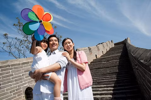 Dịch vụ du lịch Tết không tránh khỏi những bất tiện khó lường, do đó, để không bị tốn thêm tiền, bạn nên chú ý đặt vé máy bay, đặt phòng khách sạn càng sớm càng tốt. Nếu mua tour, hãy đặt lịch sớm ở công ty lữ hành để có mức giá phù hợp tài chính.