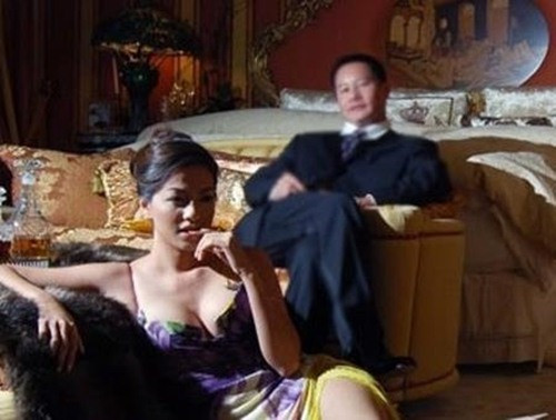 Câu chuyện kiện cáo nhiều thị phi sau khi ly hôn với người vợ cũ Ngọc Thúy khiến tên tuổi của đại gia này được biết đến nhiều hơn. Cặp đôi oan gia khiến nhiều người choáng váng khi số tiền tranh chấp ly hôn lên tới 288 tỷ đồng.