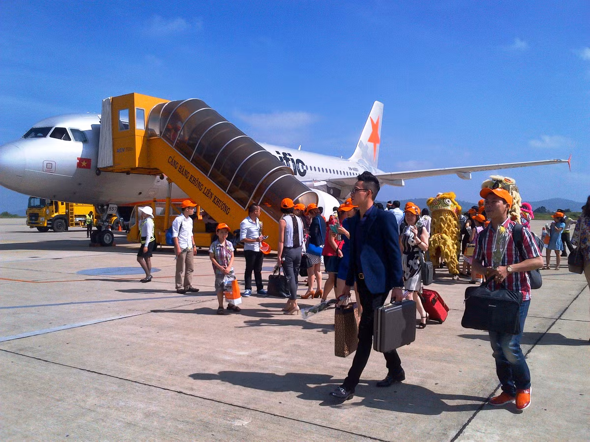 Sot xinh xich ve may bay gia re dau nam 16.000 dong/chang