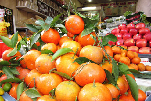 Cam canh ta ngon thường có vỏ mỏng, độ dẻo nhất định, chắc quả, múi căng mọng, nhiều nước. Cam canh thật thường không đẹp mã, quả thì không đều nhưng núm cam lúc nào cũng đầy đặn, nhẵn. Rõ nhất là vỏ mỏng, bóng, nhìn được cả khía múi khi chưa bóc.