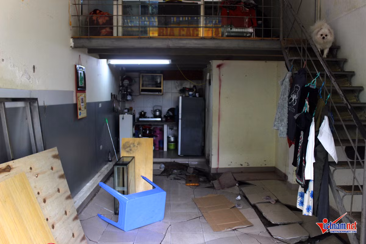 Nền nhà bị võng xuống.