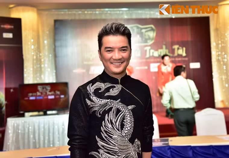 Chương trình có sự góp mặt của những ca sĩ khách mời hót nhất hiện nay như ngôi sao nhạc Việt Đàm Vĩnh Hưng, Đan Trường...Sáng 22/10, tại buổi họp báo ra mắt chương trình, Đàm Vĩnh Hưng diện áo dài thêu rồng vô cùng ấn tượng.