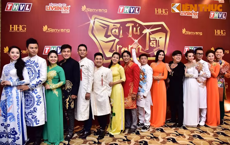 Mr Dam dien ao dai theu rong du Tai tu tranh tai