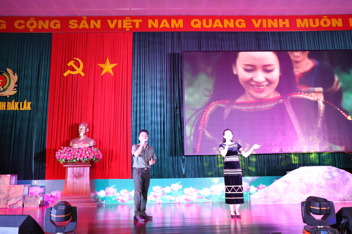 Khen thuong hang nghin cong an xa ban chuyen trach o Dak Lak-Hinh-3