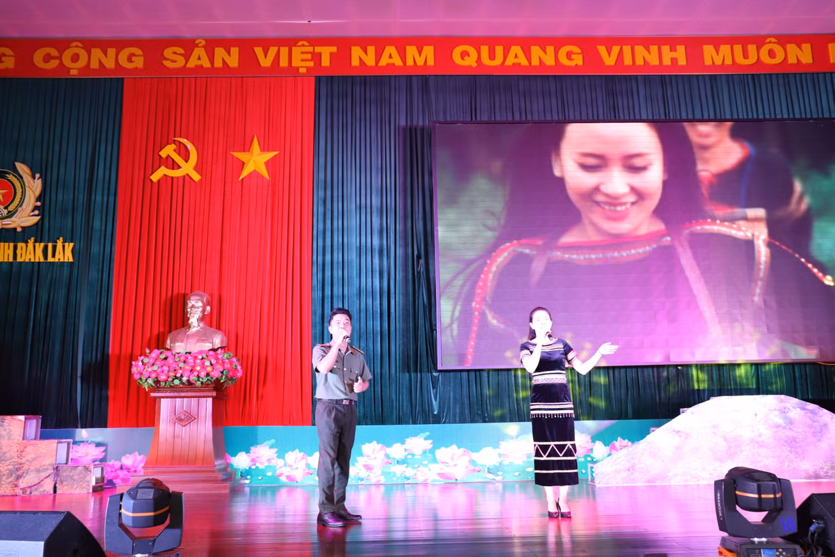 Khen thuong hang nghin cong an xa ban chuyen trach o Dak Lak-Hinh-3