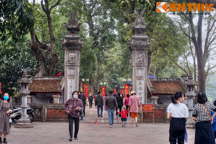 Ngày nay, đền Voi Phục là một trong những ngôi đền có không gian kiến trúc đẹp nhất Hà Nội. Sau cổng nghi môn ở sát mặt đường, một khoảng không gian khoáng đạt được mở ra với con đưởng lát gạch rợp bóng cây xanh, lộng gió hồ Thủ Lệ.