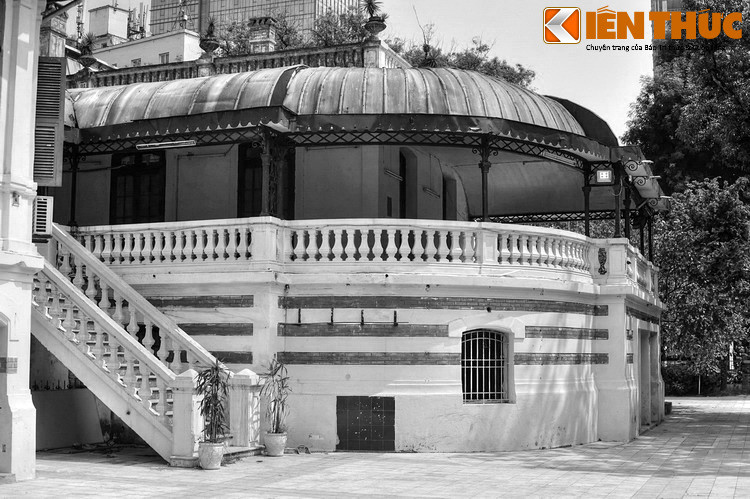 Trong nhiều thập niên, Cung Thiếu nhi Hà Nội đã lưu dấu kỷ niệm của nhiều thế hệ trẻ em Hà Nội. Đó là những ngày hè tham gia các lớp học ngoại khóa, buổi xem phim tại rạp Khăn Quàng Đỏ, hay ly kem ngon tuyệt tại quầy kem khá nổi tiếng ở đây.