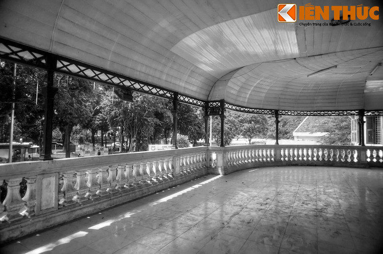 Cung thiếu nhi mở cửa miễn phí cho tất cả trẻ em, không phân biệt gia cảnh. Trong bối cảnh chiến tranh, thiếu thốn đủ bề, nơi đây là một thiên đường có thật dành cho các em nhỏ.