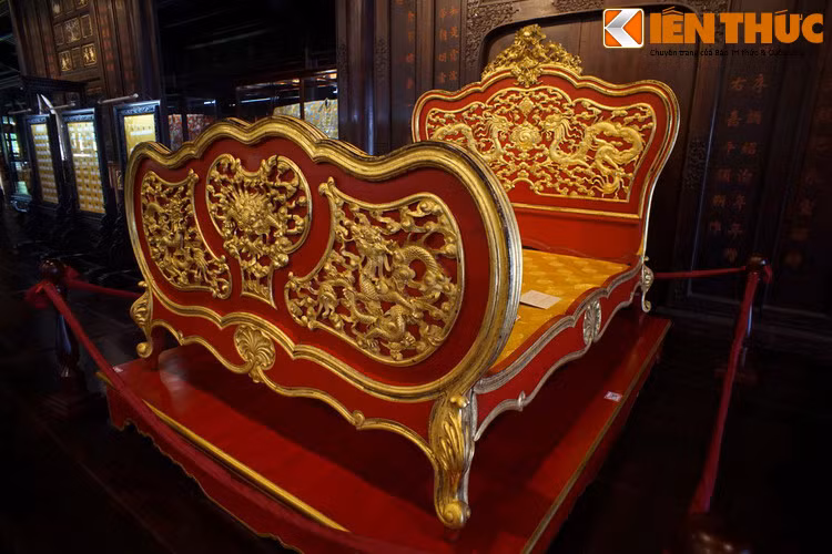 3. Được trưng bày ở Bảo tàng Cổ vật Cung đình Huế, long sàng của vua Khải Định là một hiện vật lịch sử lý thú gắn với cuộc đời vị vua thứ 12 của nhà Nguyễn.