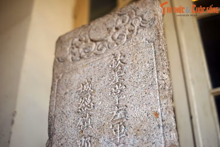 Đây được xem là ngôi miếu cổ nhất của vùng Chợ Lớn xưa, do người Hoa xây dựng để thờ chung cho cộng đồng mình từ 7 phủ thuộc 3 tỉnh Trung Hoa di cư sang. Do các biến động lịch sử mà ngày nay công trình không còn nữa.