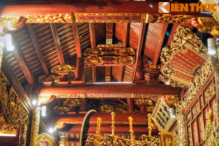 Trên các bộ phận kiến trúc, các họa tiết trang trí được thể hiện sinh động, công phu, mang phong cách nghệ thuật thời Nguyễn.