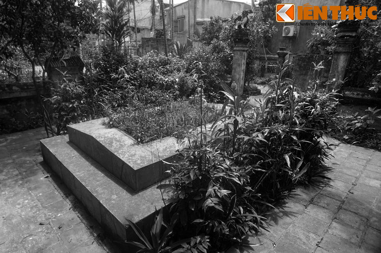 Đến Yên Kinh, đoàn sứ bộ phải tạm trú trong 5 tháng liền mà không được bàn đến việc chính là cầu phong cho vua Lê Thế Tông. Phùng Khắc Khoan đã vừa mềm mỏng, vừa cương quyết buộc quan nhà Minh phải thu xếp để ông được dâng biểu cầu phong của vua Lê lên vua Minh.