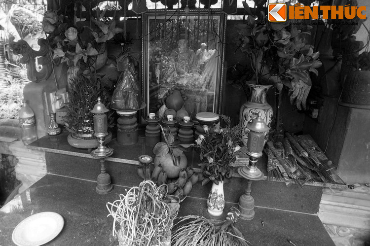 Trong “Lịch triều hiến chương loại chí”, sử gia Phan Huy Chú đã viết về chuyến đi sứ gian nan của Trạng Bùng như sau: “…Bấy giờ nhà Minh nhận hối lộ của con cháu nhà Mạc, (nên) không chịu nhận sứ...”.