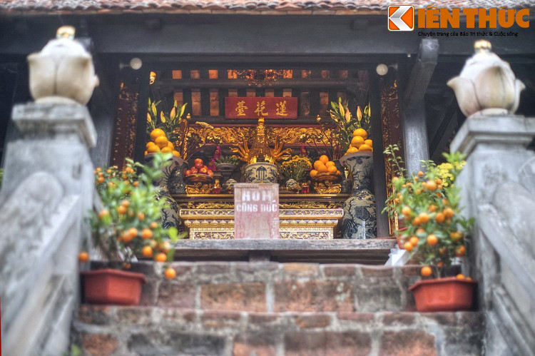 Theo các tư liệu lịch sử, tại vị trí chùa Một Cột ngày nay, từ cuối thế kỷ 9 đã có một cột đá, trên có ngôi lầu ngọc với tượng Phật Quan Âm ở trong, được dựng giữa một hồ nước vuông. Đầu thời nhà Lý, vua Lý Thái Tông thường đến đây cầu nguyện và vãn cảnh.