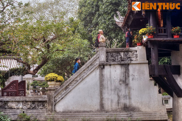 Do những biến thiên lịch sử, chùa Một Cột đã được xây dựng lại nhiều lần, mỗi lần lại có những sửa đổi khác nhau nên diện mạo không còn giống như thời Lý. Vào thời Nguyễn, chùa được trùng tu lớn khoảng những năm 1840-1850 và năm 1922.