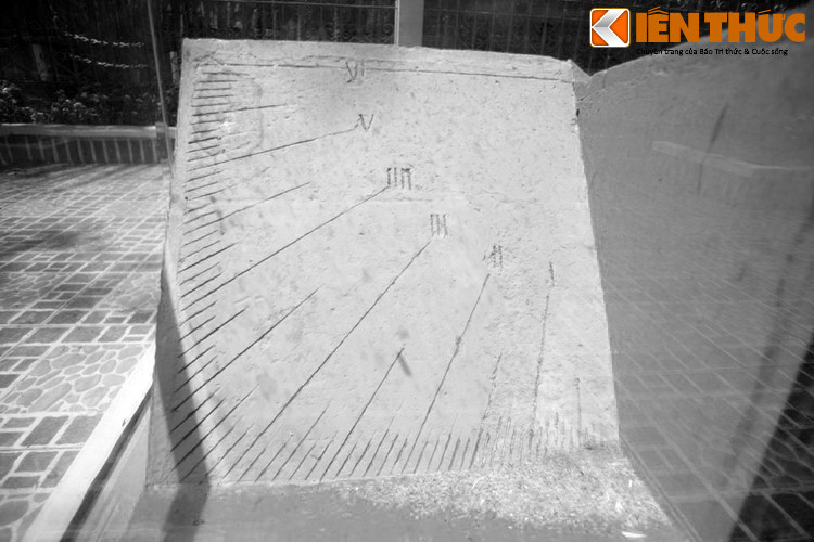 Vừa giỏi nghề lại rất đức độ nên Lưu Văn Lang nhận được sự kính nể của các đồng nghiệp, cả người Pháp lẫn người Việt. Bấy giờ lan truyền nhiều giai thoại về “nhà bác vật Lang" như ông hiểu thấu bí mật về "Thiên cơ", biết vùng đất nào sẽ sạt lở, cầu sắt nào sẽ hư và núi nào sẽ nứt...