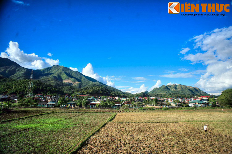 Trong tên gọi này, "Điện" nghĩa là vững chãi, "Biên" nghĩa là vùng biên giới, biên ải. "Điện Biên" tức là miền biên cương vững chãi.