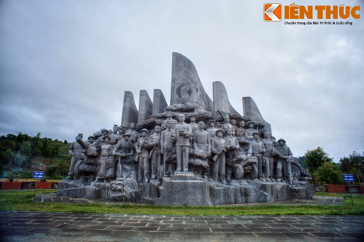 Trong các bộ sử của thế giới hiện đại, tên địa danh Điện Biên Phủ và Đại tướng Võ Nguyên Giáp đã xuất hiện trang trọng với tư cách một cột mốc đánh dấu sự sụp đổ trên toàn cầu của hệ thống thuộc địa kiểu cũ của thực dân phương Tây...