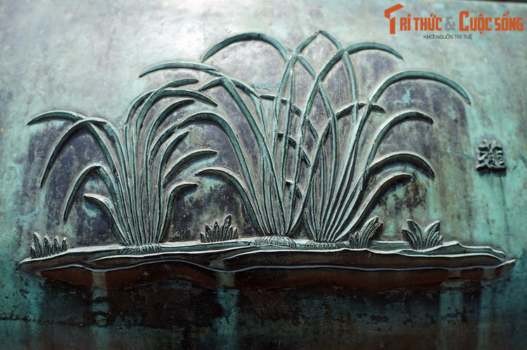 Chương đỉnh, chiếc đỉnh thứ ba có hình tượng “Giới” là cây kiệu, loại rau gia vị có họ với hành, hẹ. Món ăn nổi tiếng nhất từ cây kiệu là củ kiệu muối, thường được dùng kèm thịt quay.