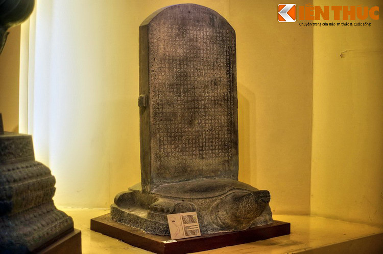 Tấm bia cổ này được tạc từ đá xanh, dựng năm Thiên Phù Duệ Vũ thứ bảy (tức năm 1126) tại chùa Linh Xứng, thuộc huyện Hà Trung, tỉnh Thanh Hóa ngày nay.