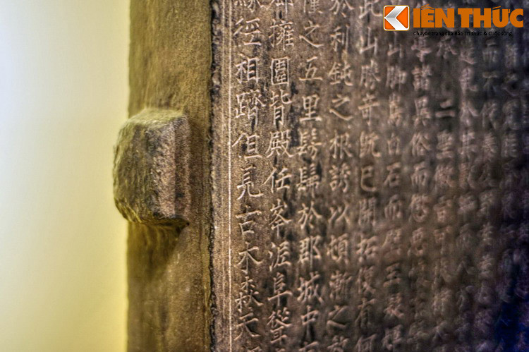 Phần tiếp của văn bia nói về quá trình xây chùa Linh Xứng, với sự góp công của các tín đồ phật giáo và nhân dân quanh vùng.