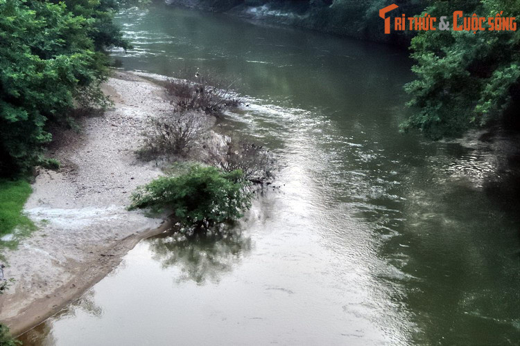 Trong cuộc kháng chiến chống Pháp, trên dòng sông này, dưới sự lãnh đạo của Trung ương Đảng và Chủ tịch Hồ Chí Minh, quân và dân ta đã làm nên chiến thắng sông Lô lịch sử năm 1947.