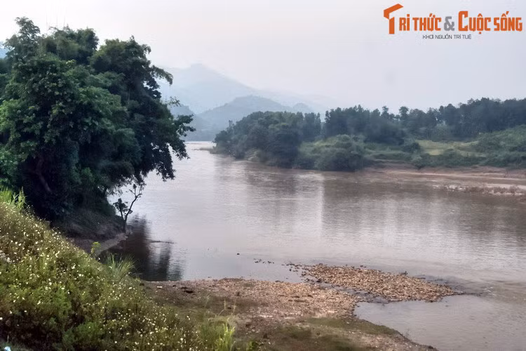 Theo đó, địa danh Hà Giang lần đầu tiên được nhắc đến trong bài minh khắc trên chuông chùa Sùng Khánh (xã Đạo Đức, huyện Vị Xuyên), được đúc nhân dịp trùng tu chùa vào đầu thời Vua Lê Dụ Tông, năm Ất Dậu 1707.