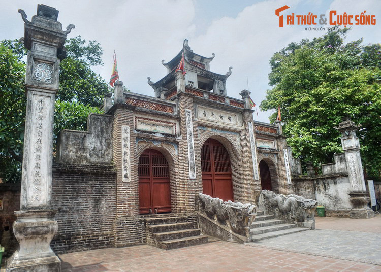 Theo truyền thuyết này, sau khi lên ngôi, vua An Dương Vương đã tìm thấy một vùng đất lý tưởng để định đô. Khi đoàn thuyền của vua đến, nơi đây đang xảy ra một cảnh tượng lạ kỳ: Chín con rồng quần nhau để giành một hòn ngọc lớn.