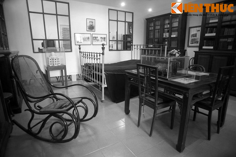 Câu chuyện bắt đầu vào đầu vào mùa hè 1898, khi một vài bệnh nhân bị dịch hạch được bác sĩ Yersin sớm phát hiện ở xóm Cồn, Nha Trang. Đến ngày 25/6/1898, người giúp việc ở chuồng nuôi vật thí nghiệm của ông cũng qua đời.