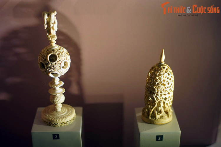 Có thể nói, đây là một bộ sưu tập hiện vật quý hiếm có giá trị về mặt lịch sử, văn hóa, mỹ thuật, mang tầm cỡ thế giới... Ảnh: Vật trang trí bằng ngà, Trung Hoa thế kỷ 19.