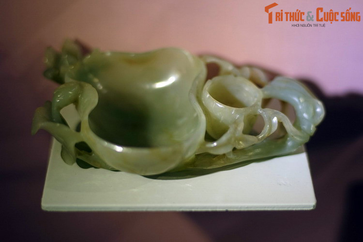 Khi khánh thành Bảo tàng Blanchard de la Brosse vào ngày 1/1/1929, bộ sưu tập Holbé đã được trưng bày ở đại sảnh phục vụ khách tham quan. Ảnh: Đồ rửa bút bằng đá ngọc, Trung Hoa thế kỷ 19.