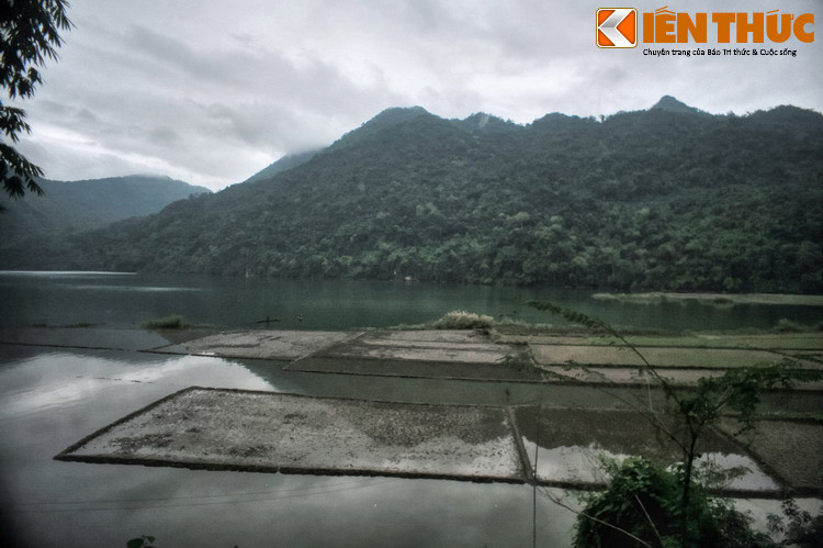 Cơ sở pháp lý để dùng tên tỉnh Bắc Kạn như hiện nay được quy định trong Nghị quyết của Quốc hội nước Cộng hòa Xã hội Chủ nghĩa Việt Nam Khoá IX, kỳ họp thứ 10 thông qua ngày 6/11/1996...