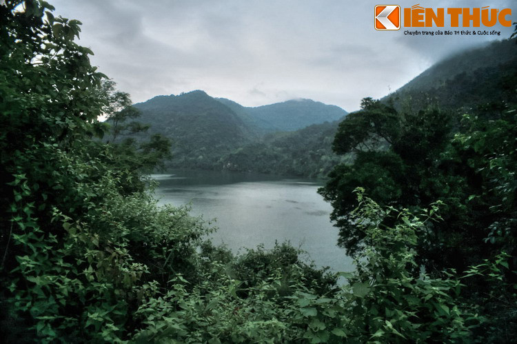 Trong văn bia "Tam hải hồ sơn chí" bằng chữ Nho khắc trên đá dựng ở Bó Lù, bờ hồ Ba Bể vào năm 1925, chữ "Cản" trong từ “Bắc Cản” mang ý nghĩa là "ngăn giữ, bảo vệ, chống cự".