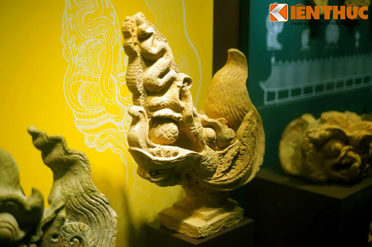 Được tạo tác sắc sảo, chiếc đầu rồng này là một mẫu vật tiêu biểu về hình tượng rồng thời Trần. Về tổng quan, hiện vật thể hiện rõ nét sự kế thừa hình tượng rồng thời Lý, nhưng cũng mang những nét riêng độc đáo.