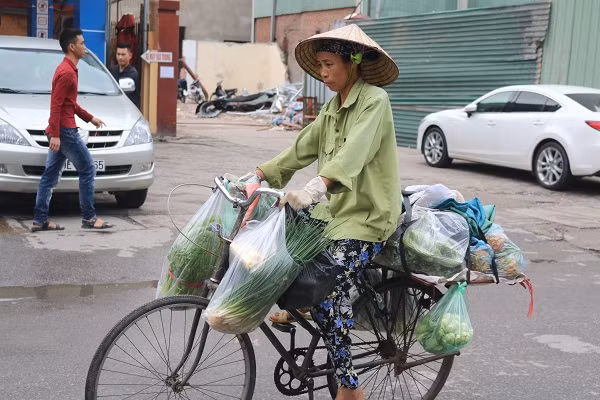 Họ rong ruổi khắp các khu chợ, con phố của Thủ đô.