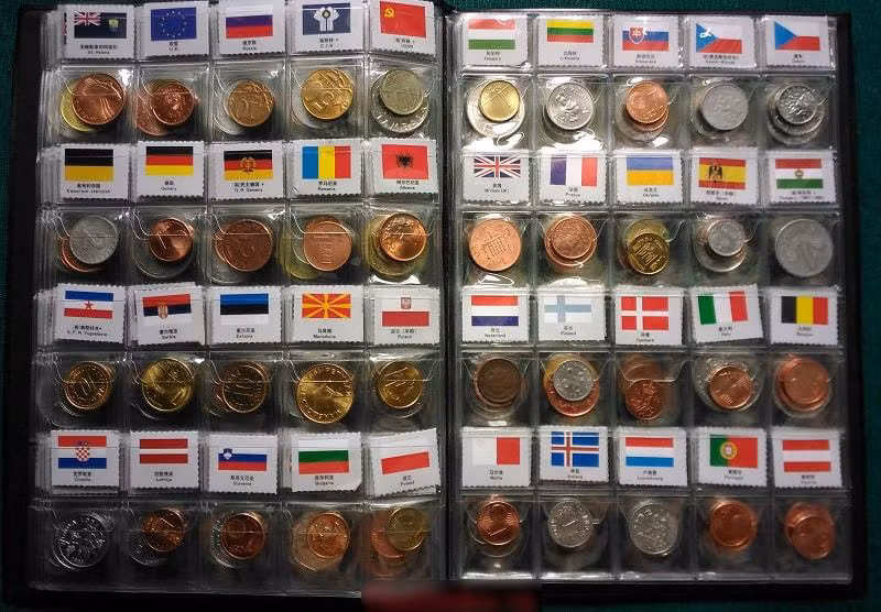 14. Bộ tiền xu 180 nước Bộ tiền xu 180 nước có giá 1.800.000 đồng/bộ. Ảnh: tienlixidoc.vn.